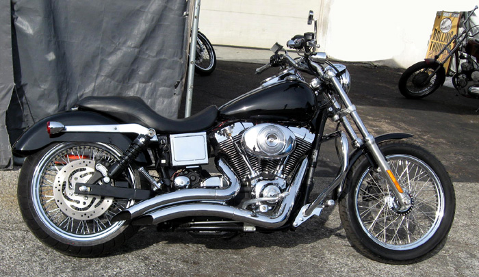 2005 Dyna with 240mm rear tire installed